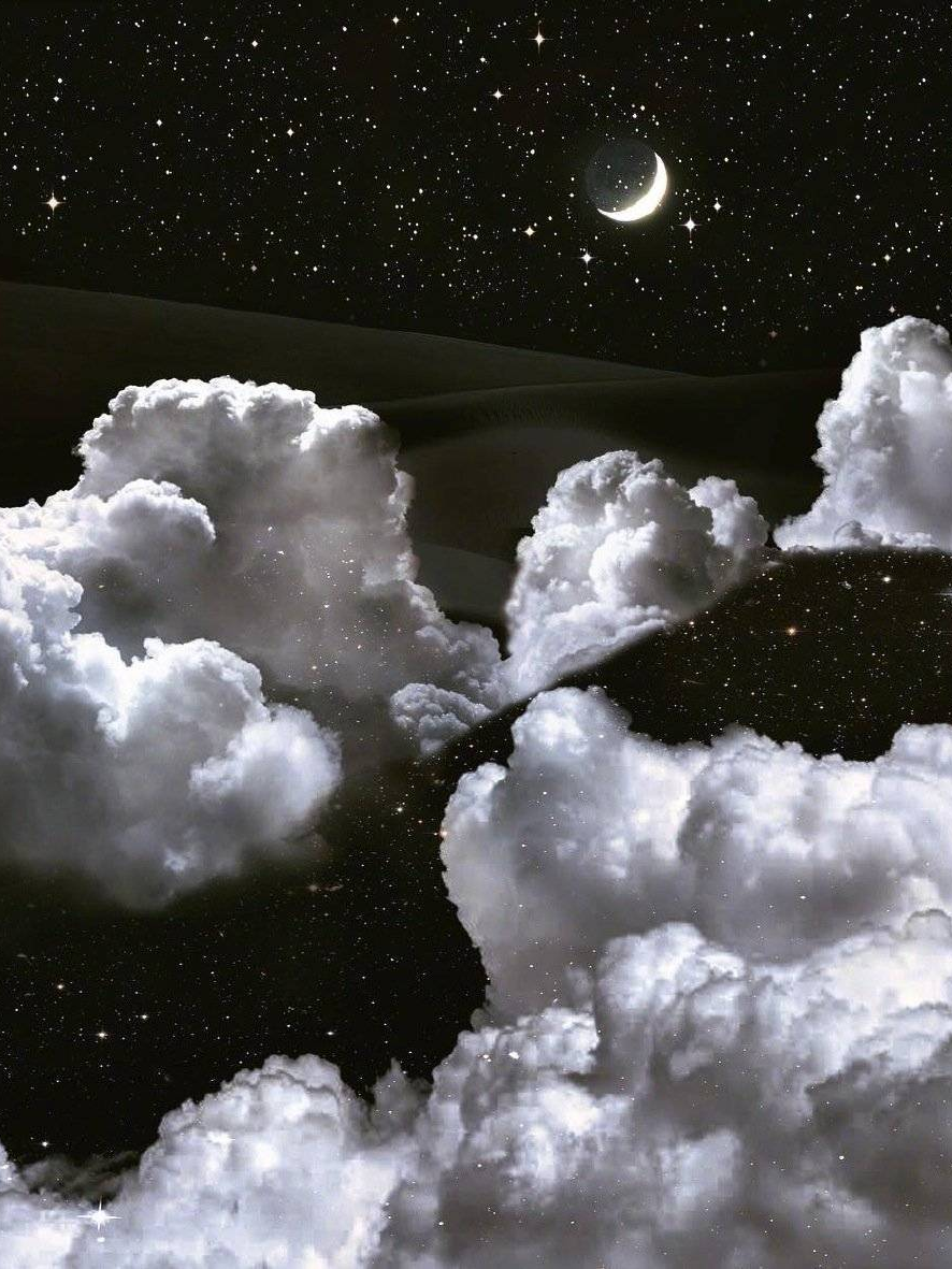 月亮搁浅在云端